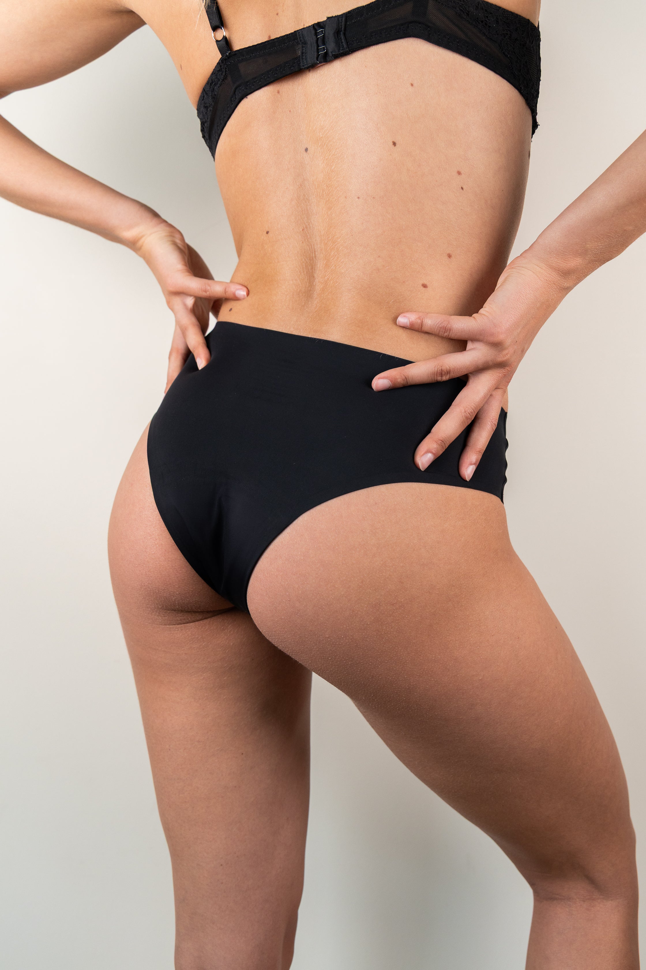 zwarte seamless menstruatieondergoed